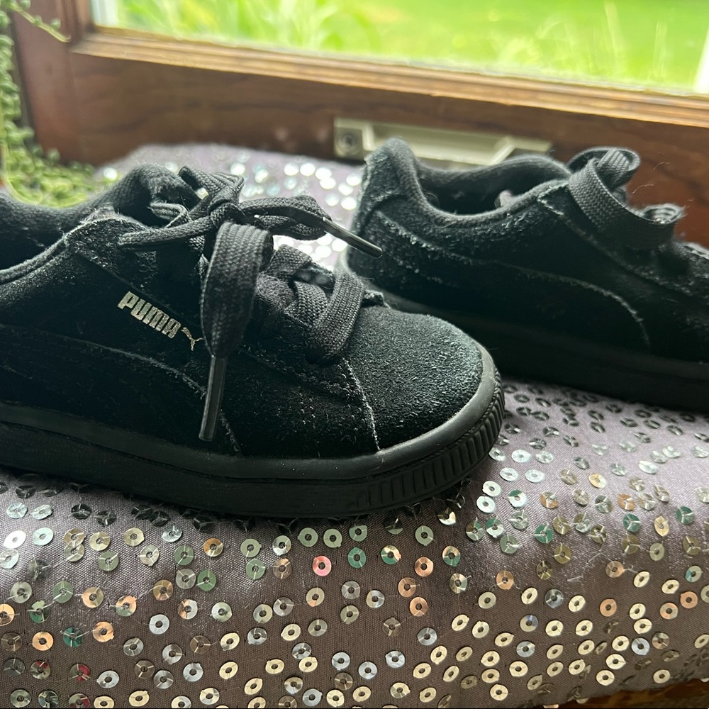 Black puma toddler sneakers, size 6